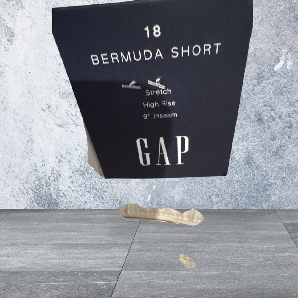 GAP Tan Bermudas Timeless Summer Style - Picture 3 of 4